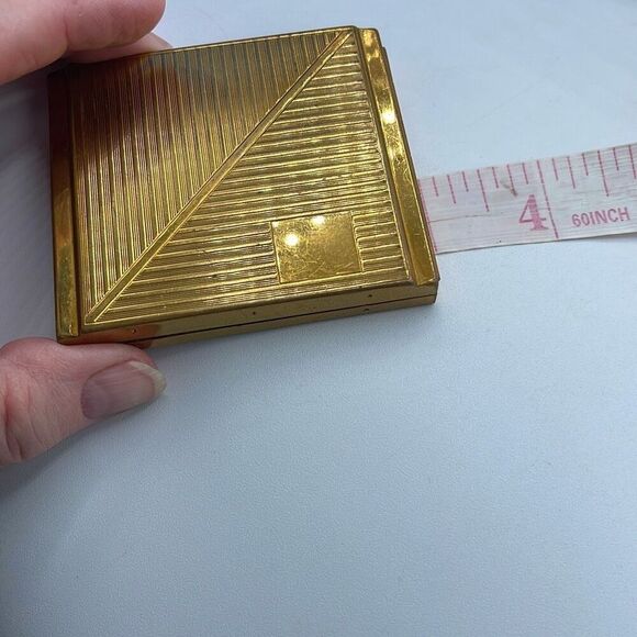 Vintage brass makeup compact by Cara Nome , Langlor’s Inc. - Picture 9 of 10